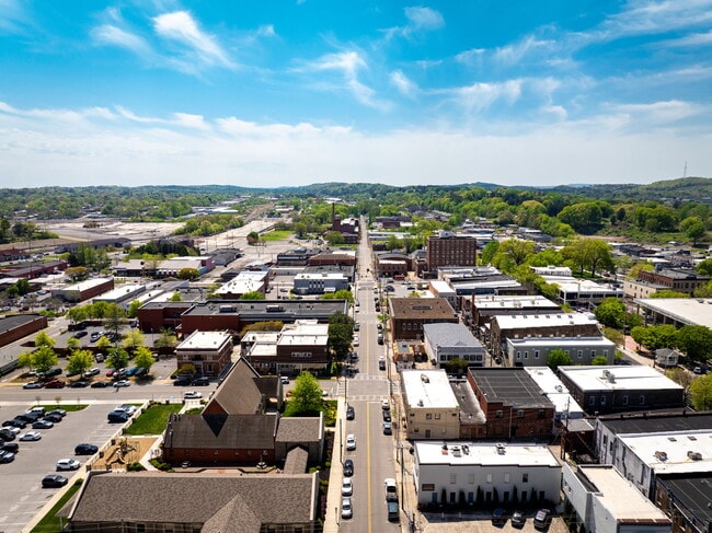 Building Photo - 631 NE Bellingham Dr