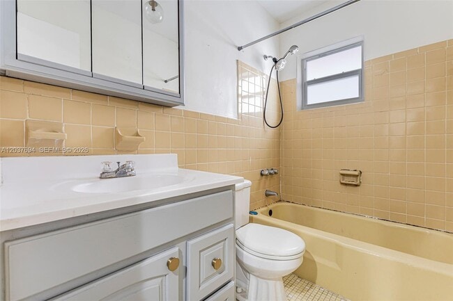 Building Photo - 1100 W 35th St