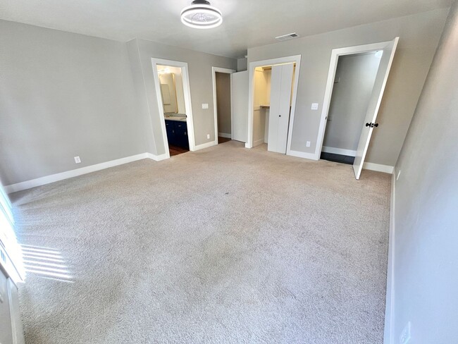 Building Photo - Newly Remodeled & Full of Character!