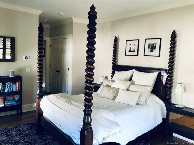 Building Photo - 50 Shorefront Park