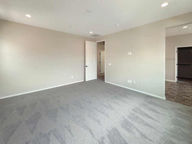 Building Photo - Charming 4BR/3BA Two-Story house with Atta...