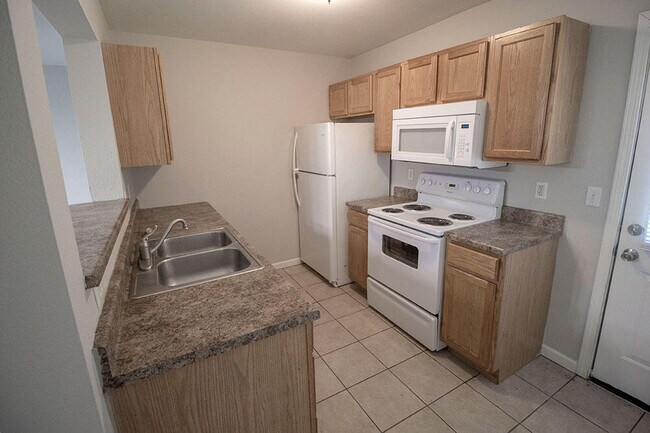 Building Photo - 1405 Greensboro Dr