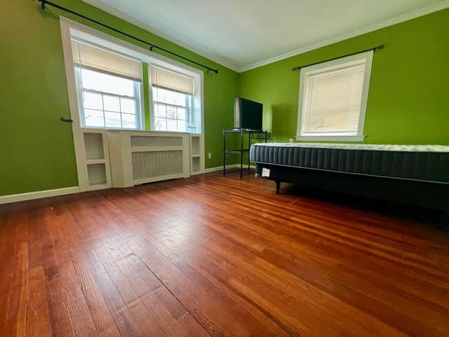 Building Photo - Gorgeous 5-Bedroom Single Family Home in Upper Darby! Available NOW!