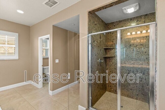 Building Photo - 479 W Esplanade Dr
