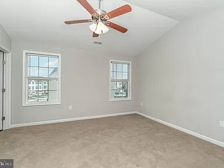 Building Photo - 502 Charles Ave