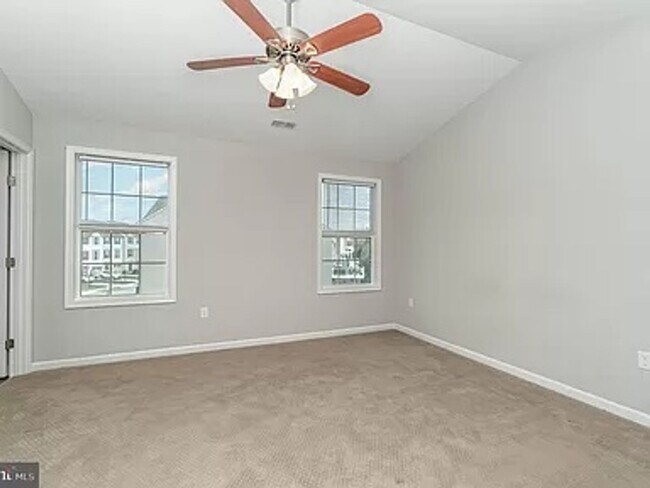 Building Photo - 3 Bedroom Townhome in Hanover