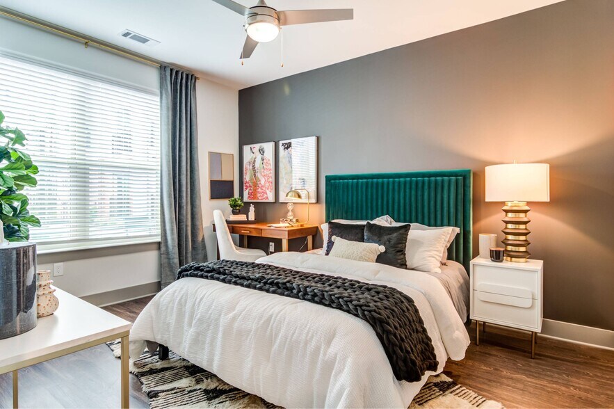 Building Photo - Skye Suwanee Town Center