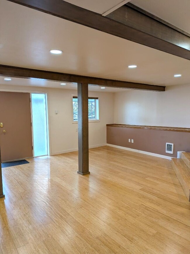 Building Photo - 1221 Toledo St