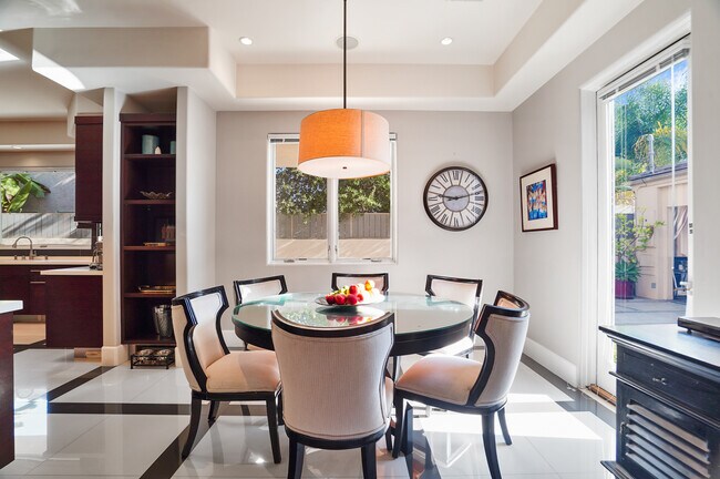 Breakfast room - 841 N Crescent Heights Blvd