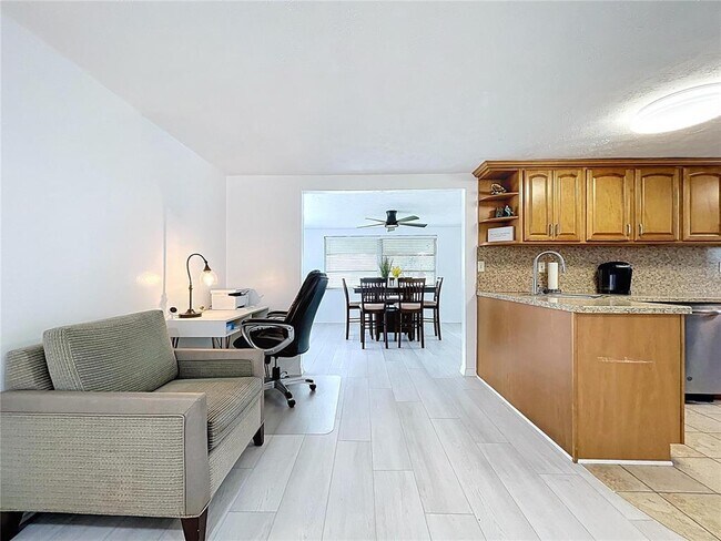 Building Photo - 2107 Harrison Dr