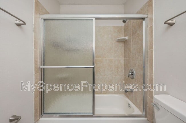 Building Photo - 126 Camellia Pl