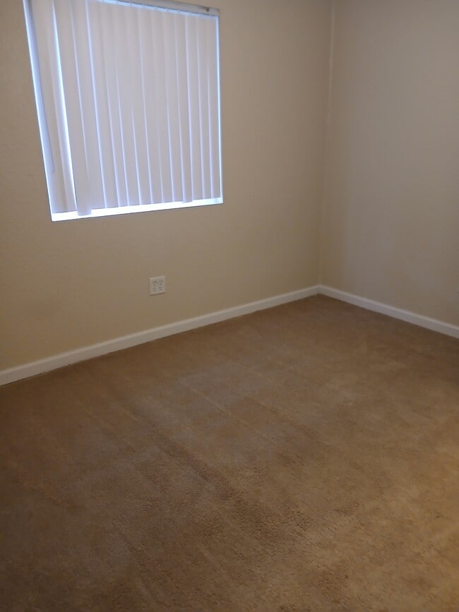 Building Photo - 1100 Briarwood Rd