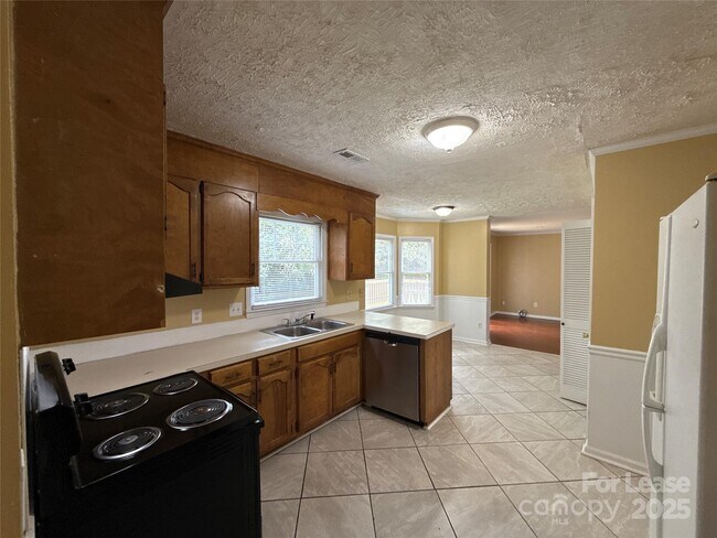 Building Photo - 9125 Winter Moss Ct