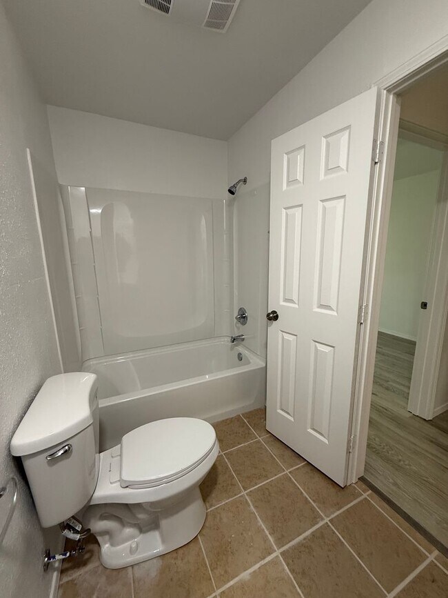Building Photo - 1043 Monet Dr