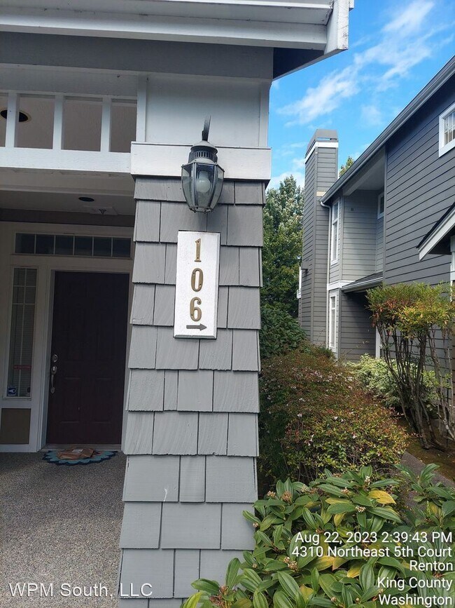 2 br, 2 bath House 4310 NE 5th Court 106 4310 NE 5th Ct Renton WA