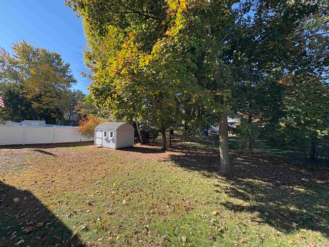 Building Photo - 15 Kingston Dr