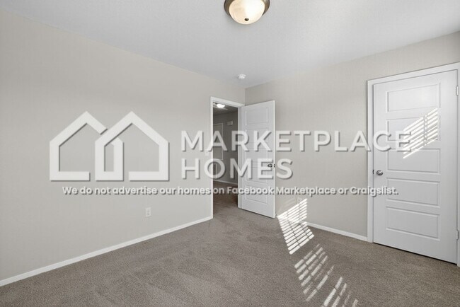 Building Photo - 904 SW Loudon Dr