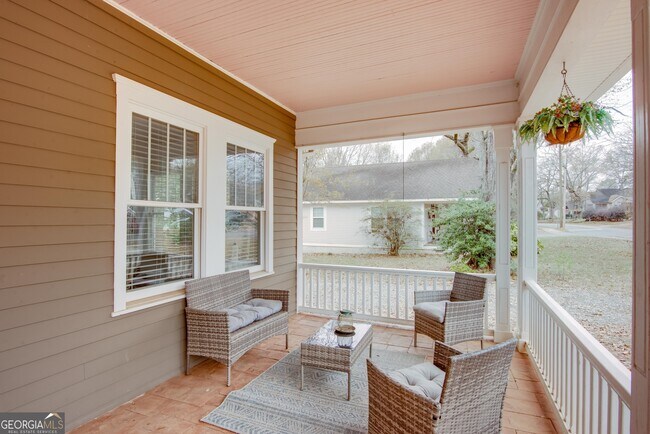 Building Photo - 1698 Temple Ave