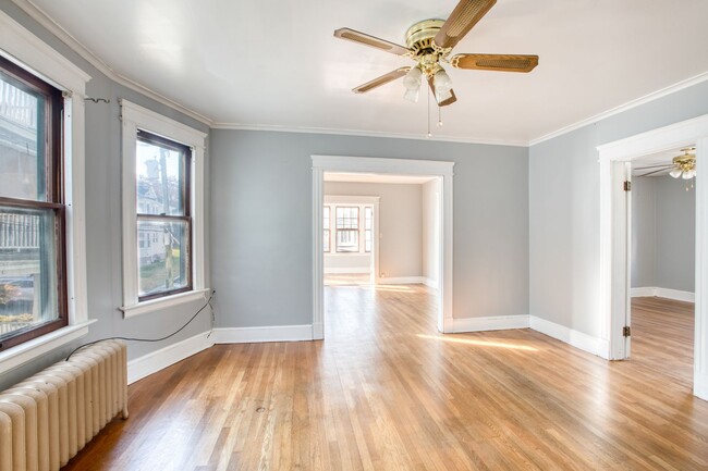 Building Photo - 226 Ledgeside Ave