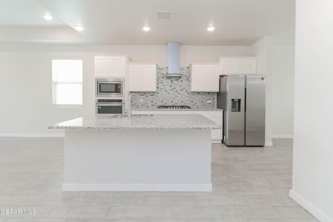 Building Photo - 12832 Haxby St
