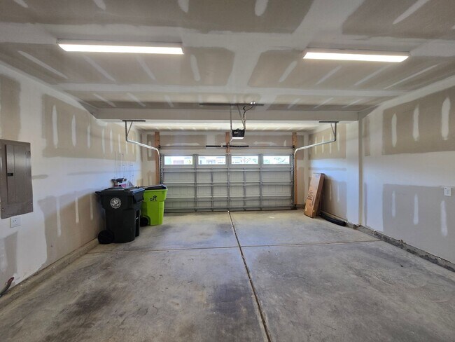 Building Photo - Perfect Mebane Location!