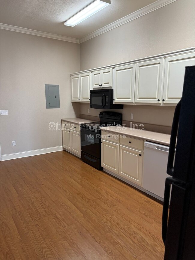 Building Photo - 202 S Cave St