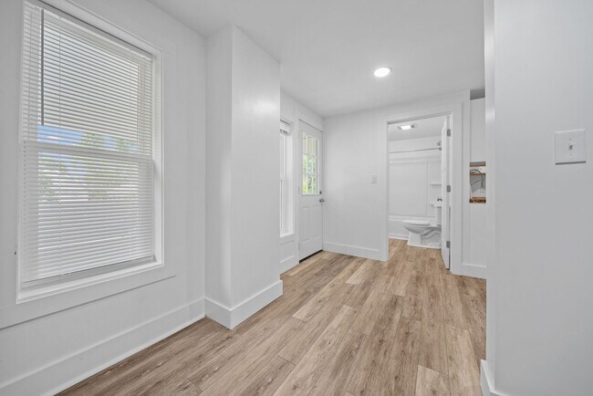 Building Photo - 748 Fairview Ave NE