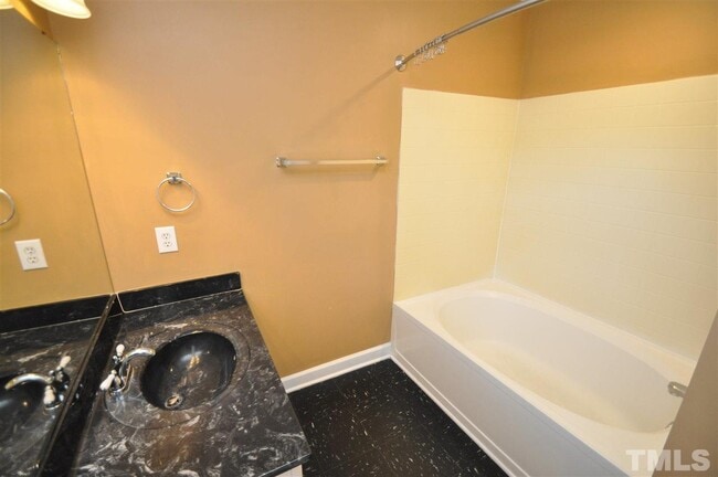 Building Photo - 2222 Trailwood Valley Cir