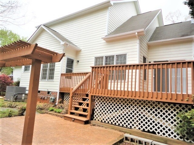 Building Photo - 2400 Water Lilly Way