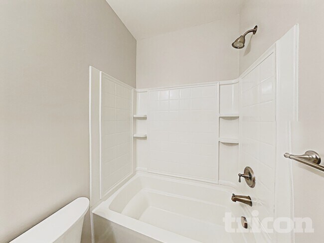 Building Photo - 1413 Eastway Dr
