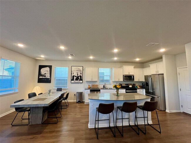 Building Photo - 11305 Sentinel Dr