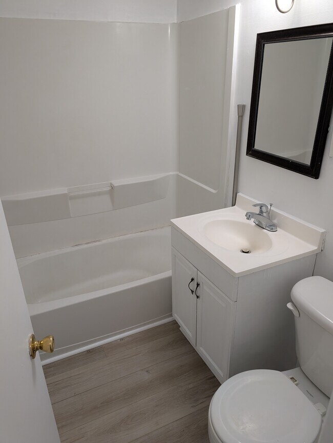 Building Photo - 11402 Cherry Hill Rd