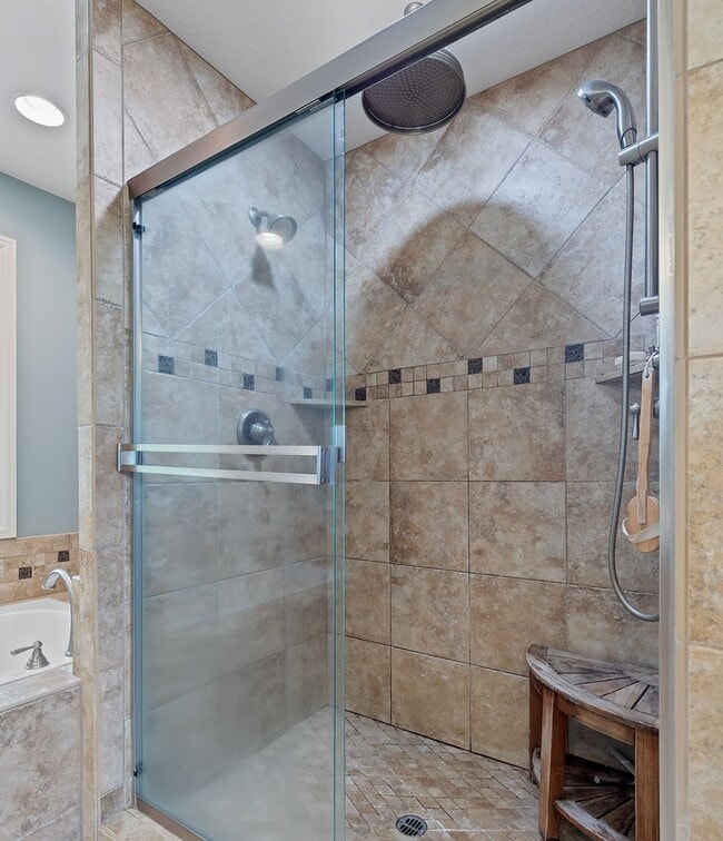 Building Photo - Desirable Oregon City / Luxury Home, High End Amenities, Central Air, Central Vac, Tank-less Hot ...