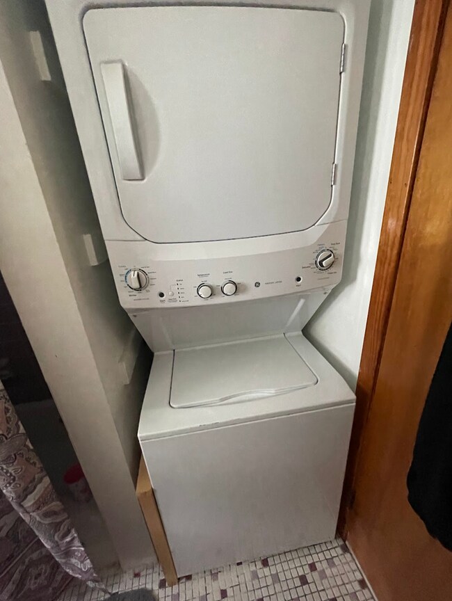 washer and dryer hoop-ups - 4 Bank St
