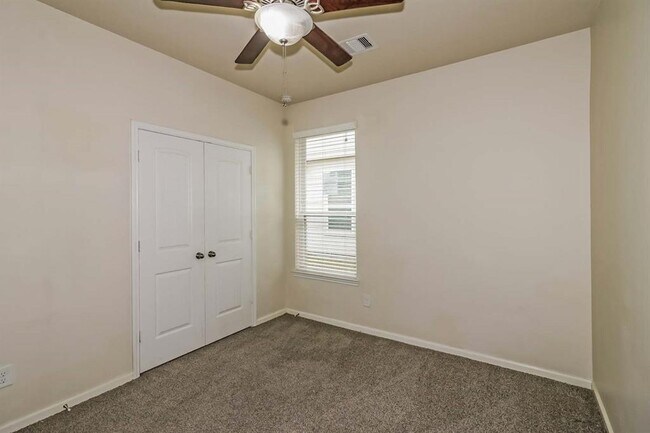 Building Photo - 3434 Tulip Trace Dr