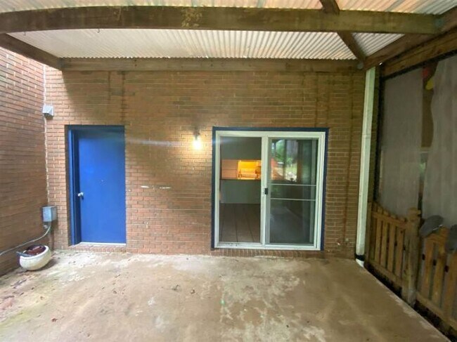 Building Photo - 732 E Jefferson St