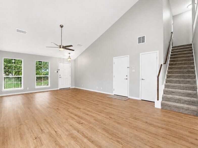 Building Photo - 9127 Spiral Woods