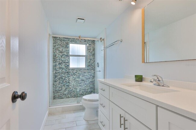 Building Photo - 423 Flamingo Dr