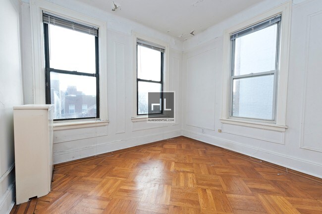Building Photo - 28 AVENUE