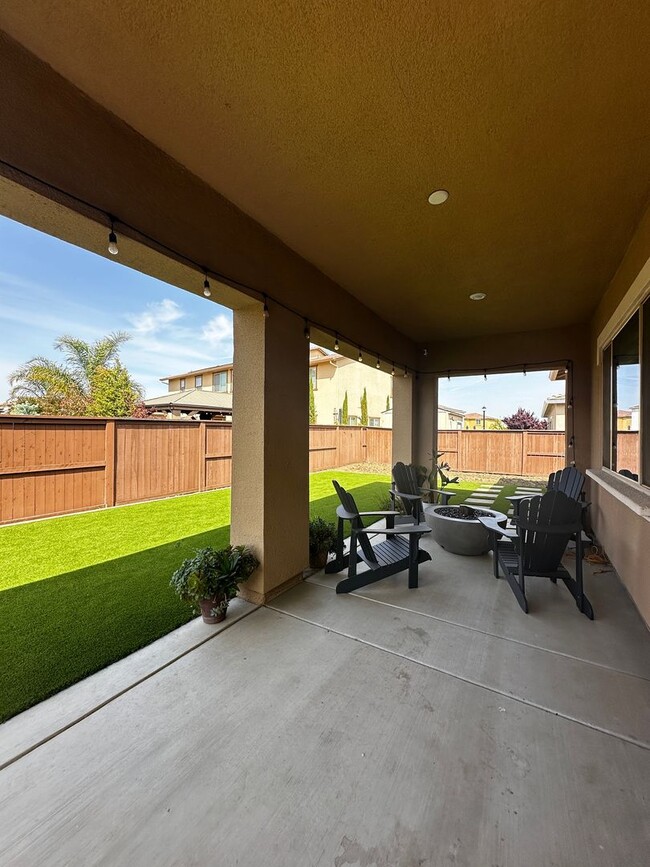 Building Photo - Single-story home in Spring Lake