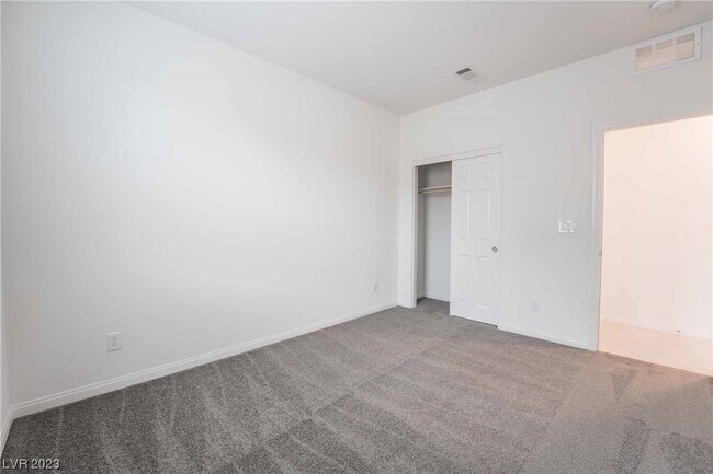Building Photo - 623 Sedum Ave.