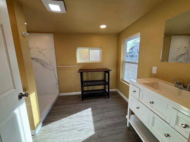 Building Photo - 21440 Lathrup St