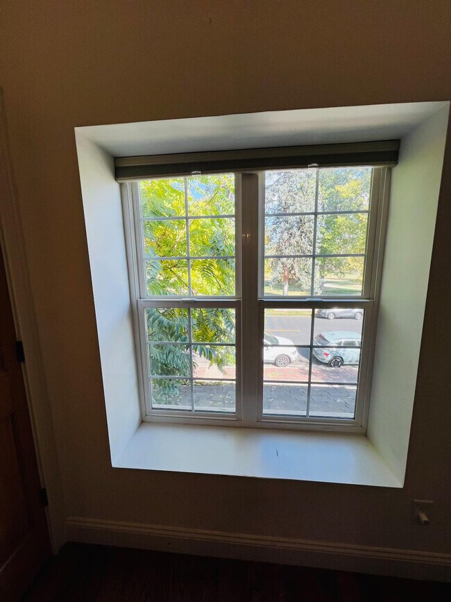 Building Photo - 3209 W Fairview Pl