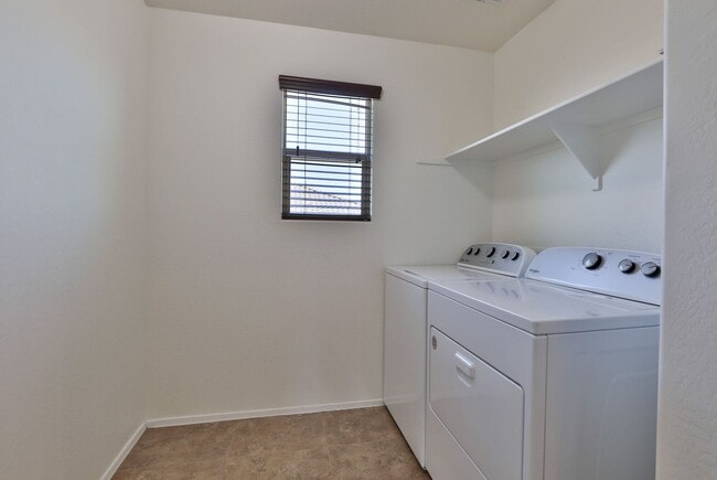 Building Photo - Heart of Queen Creek 5 bed/3 bath Home w/ ...