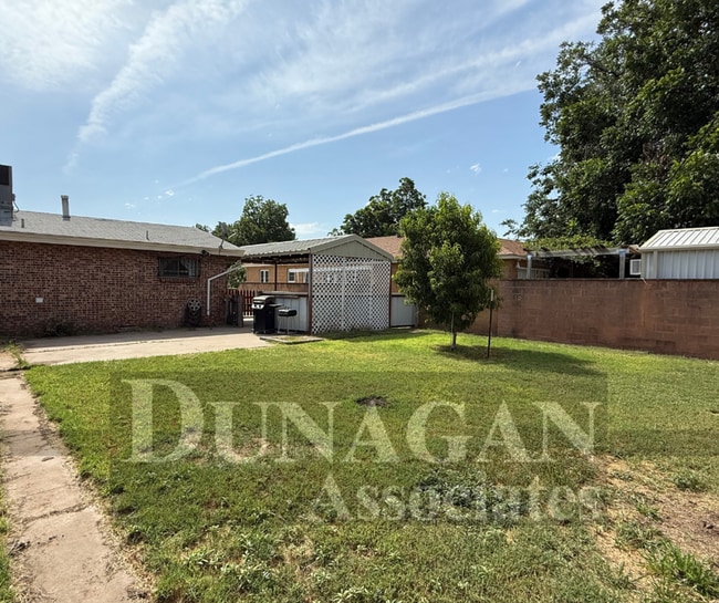 Building Photo - Partially Furnished 2 Bedroom