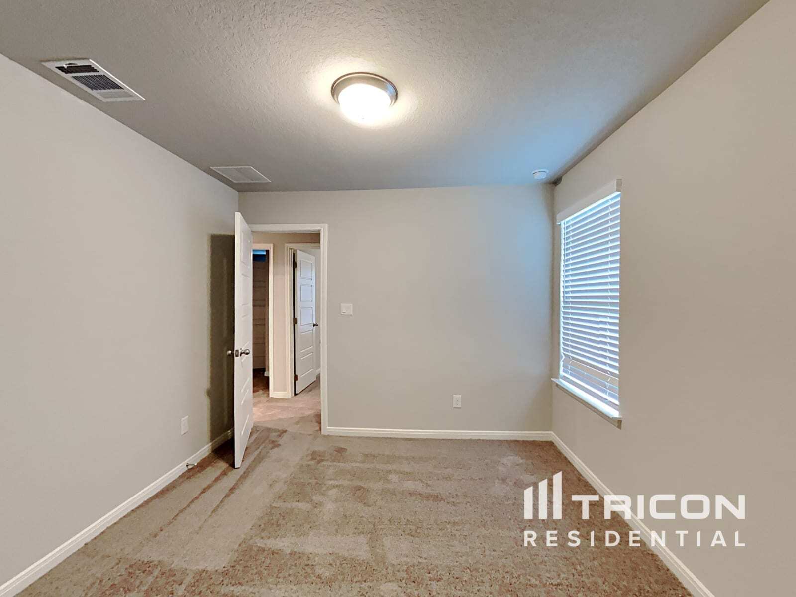 Building Photo - 13630 Paxton Blvd