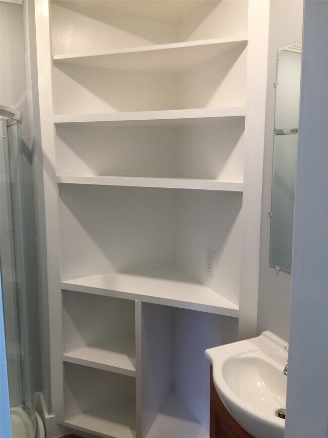 Building Photo - 1107 13th St