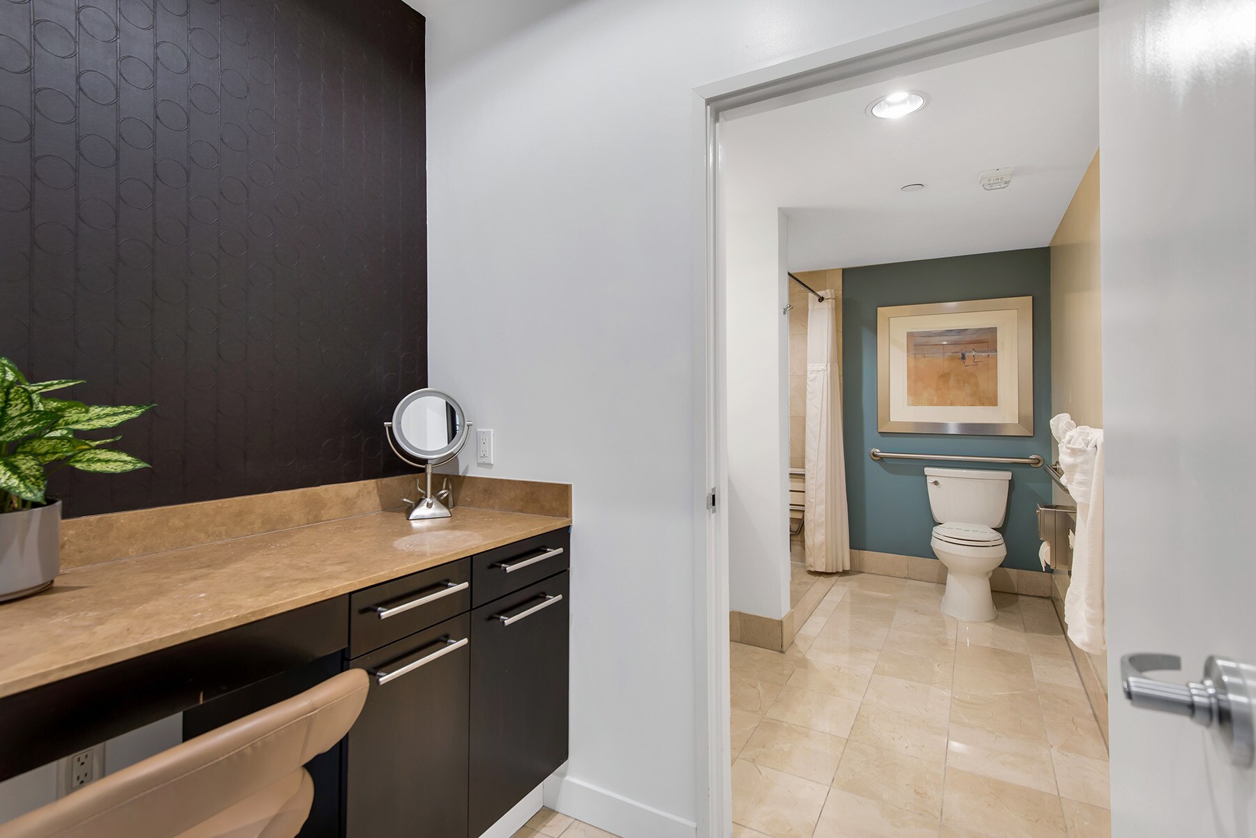 Building Photo - 13650 marina pointe Dr