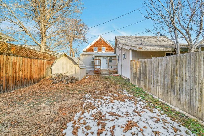 Building Photo - $2,900, 3-bed, 2 bath victorian home with a fenced yard and $300 off the first month's rent.