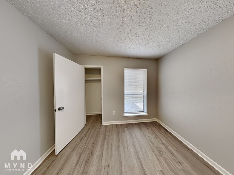 Building Photo - 1203 Thannisch Ct